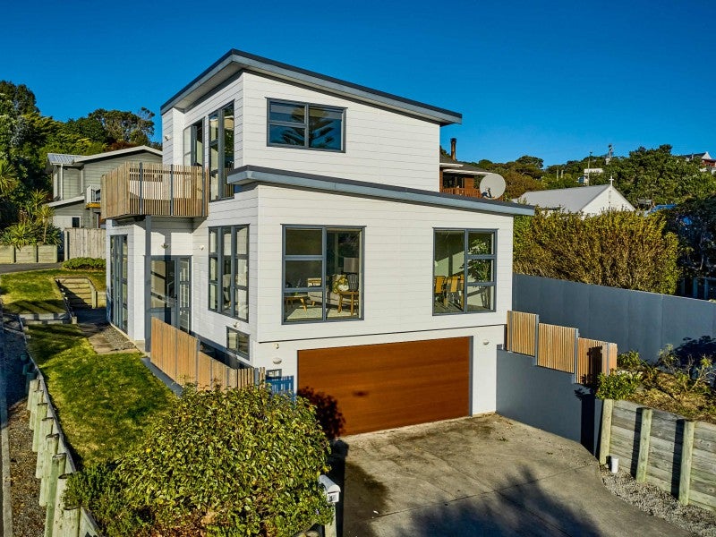 10 Pukerua Beach Road, Pukerua Bay, Porirua - Carousel 2
