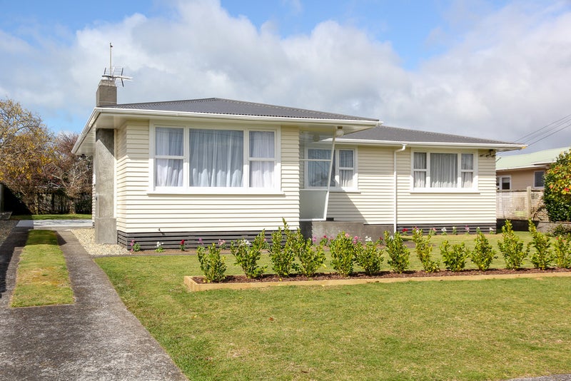3 Smith Road, Merrilands, New Plymouth - Carousel 1
