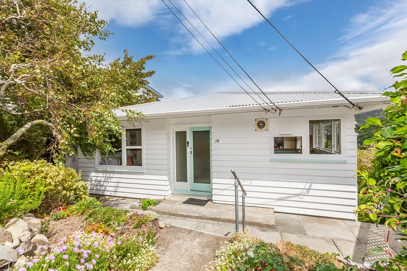 16 Imlay Crescent, Ngaio, Wellington - Carousel 1