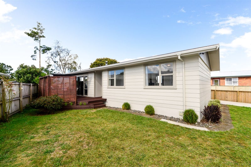 12 Rhonda Avenue, Deanwell, Hamilton - Carousel 1