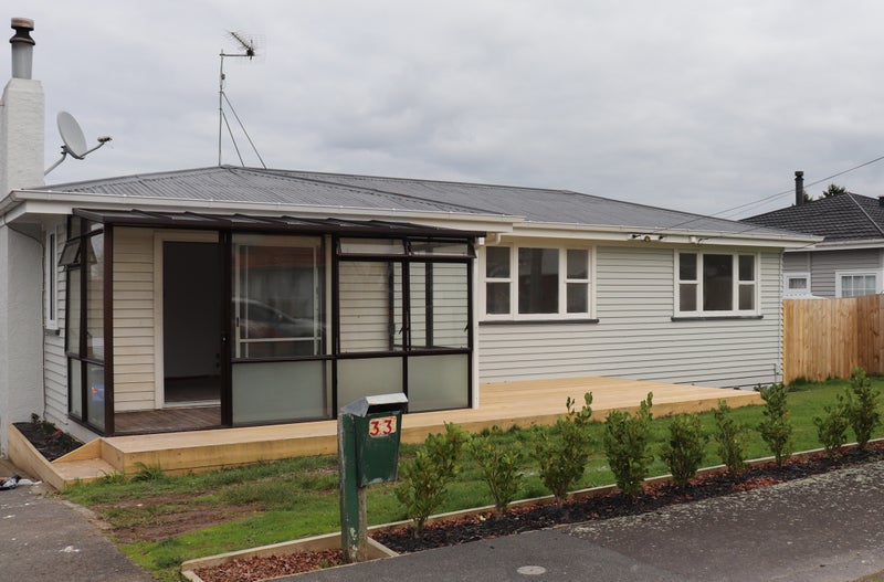 33 Matai Street, Maeroa, Hamilton - Carousel 1