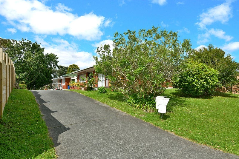 2/85 Velma Road, Hillcrest, Auckland - Carousel 13