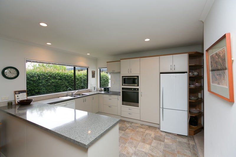 4 Taylor Place, Merrilands, New Plymouth - Carousel 2
