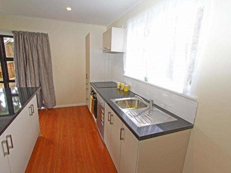 24 Gloucester Street, Cannons Creek, Porirua - Carousel 2