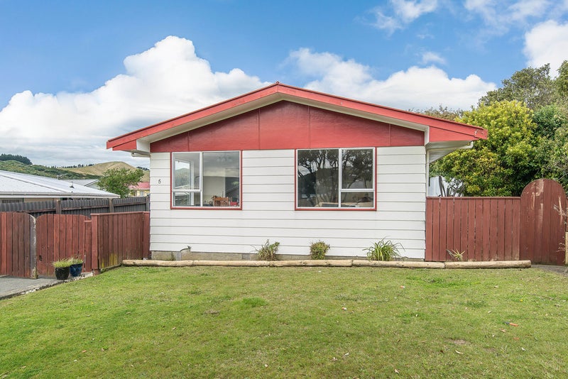 5 Beaumaris Crescent, Ascot Park, Porirua - Carousel 2
