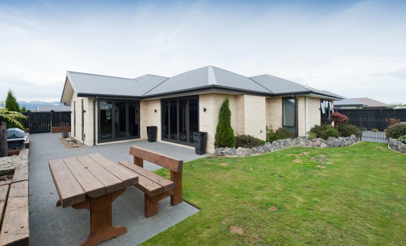 26 Date Crescent, Aidanfield, Christchurch - Carousel 16