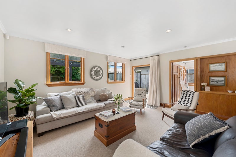 13 Brookfield Street, Hamilton East, Hamilton - Carousel 2