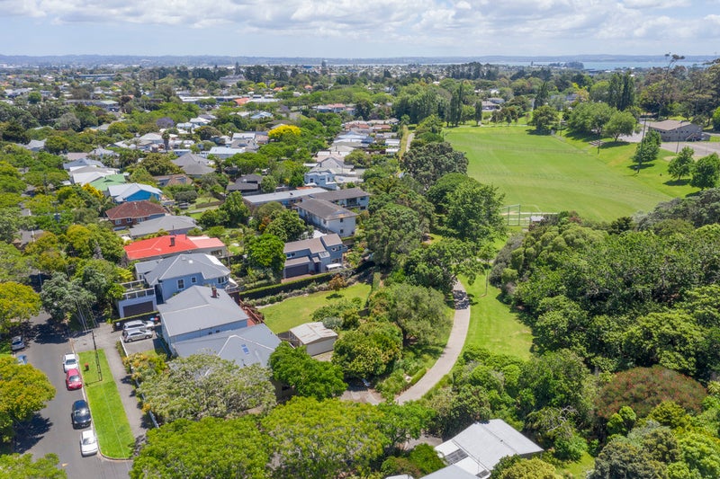 13 Malvern Road, Morningside, Auckland - Carousel 1