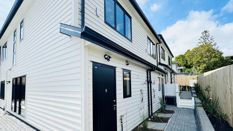 4/2 Chapman Road, Te Atatū Peninsula, Auckland - Carousel 1