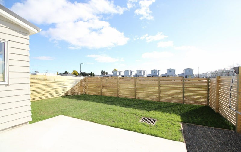 10 Divide Loop, Takanini, Auckland - Carousel 10