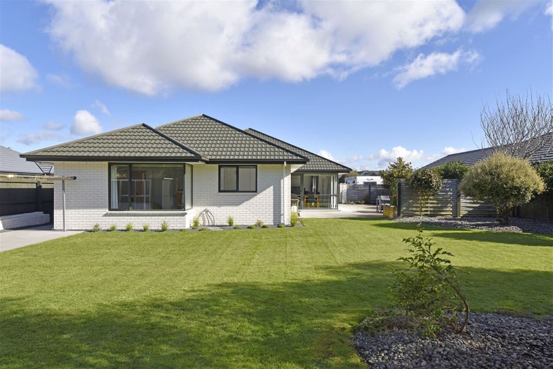 12 Sweet Waters Place, Woolston, Christchurch - Carousel 2