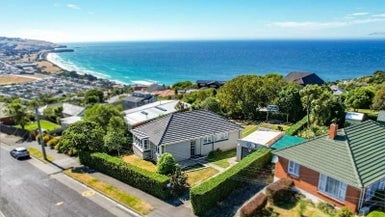 9 Lock Street, Saint Clair, Dunedin - Carousel 1