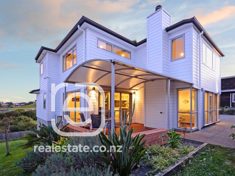 16 Lakeridge Close, Northcross, Auckland - Carousel 2