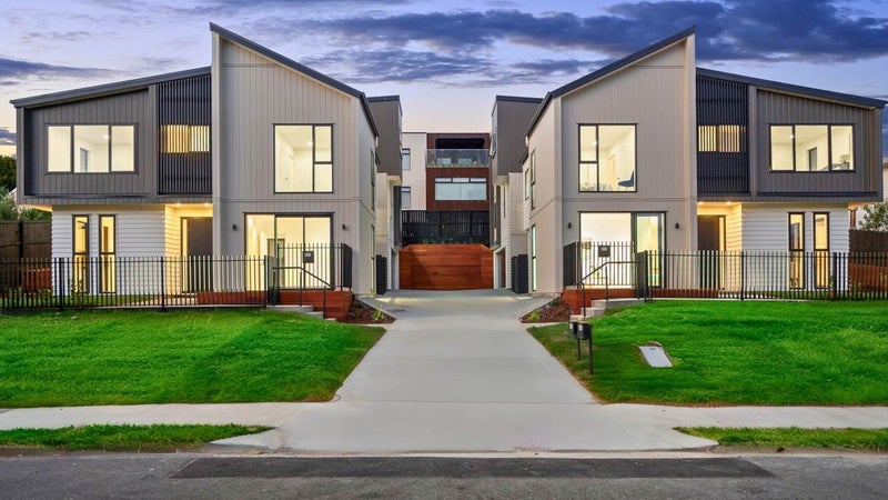 1/1 Montana Avenue, Murrays Bay, Auckland - Carousel 1