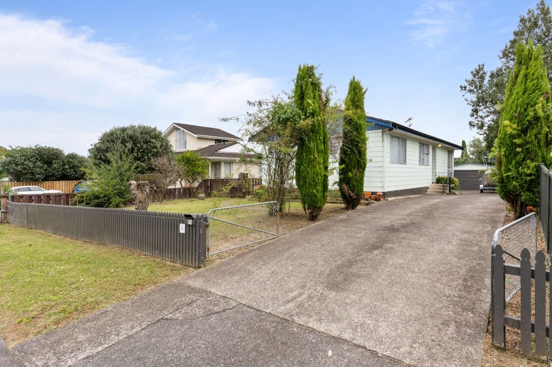 26 Hyperion Drive, Randwick Park, Auckland - Carousel 1