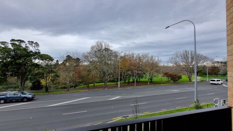 111/1A Oakley Avenue, Waterview, Auckland - Carousel 12