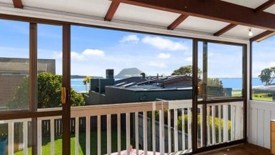 8 Seaway Terrace, Otumoetai, Tauranga - Carousel 1