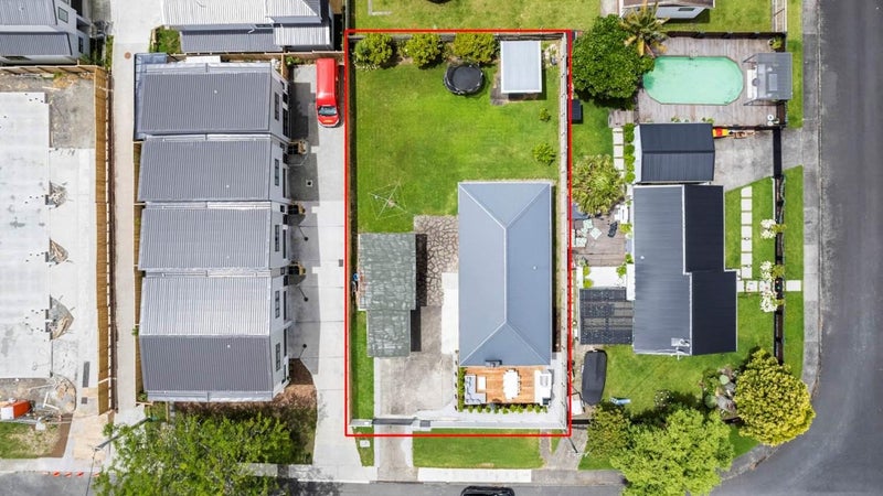 11 Ranch Avenue, Beach Haven, Auckland - Carousel 1