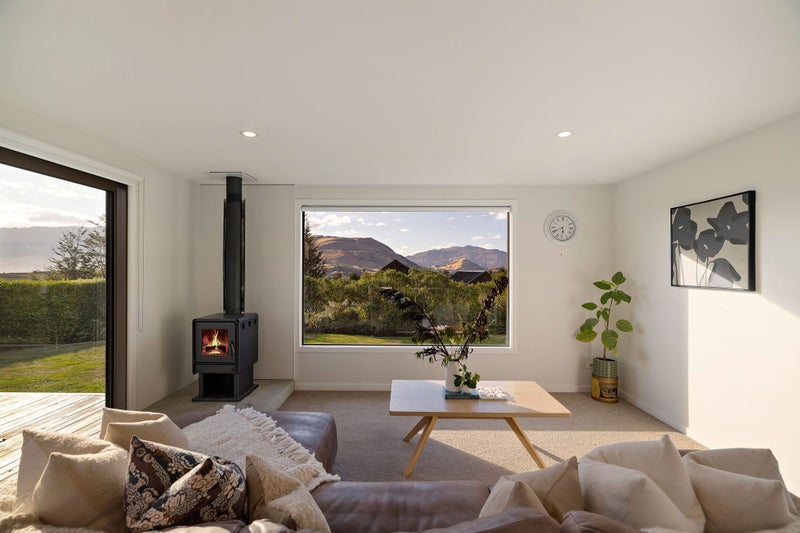 3 Caithness Court, Jacks Point, Queenstown - Carousel 2