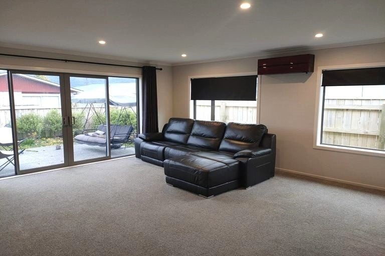 5 Henrietta Maxwell Grove, Wainuiomata, Lower Hutt - Carousel 2