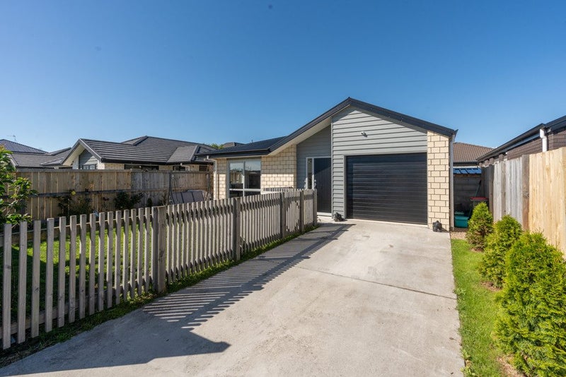 37 Maanihi Drive, Rototuna North, Hamilton - Carousel 1