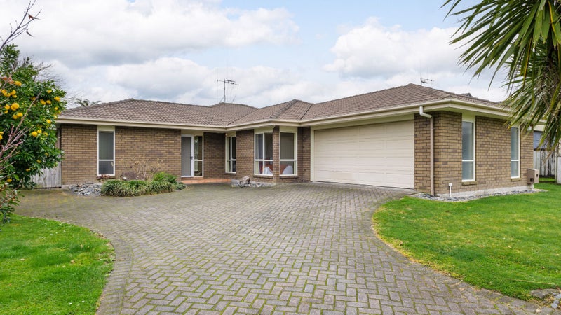 8 Grosvenor Place, Rototuna, Hamilton - Carousel 1