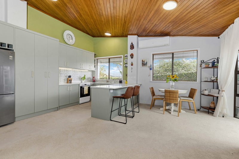 2/84 West Coast Road, Glen Eden, Auckland - Carousel 2