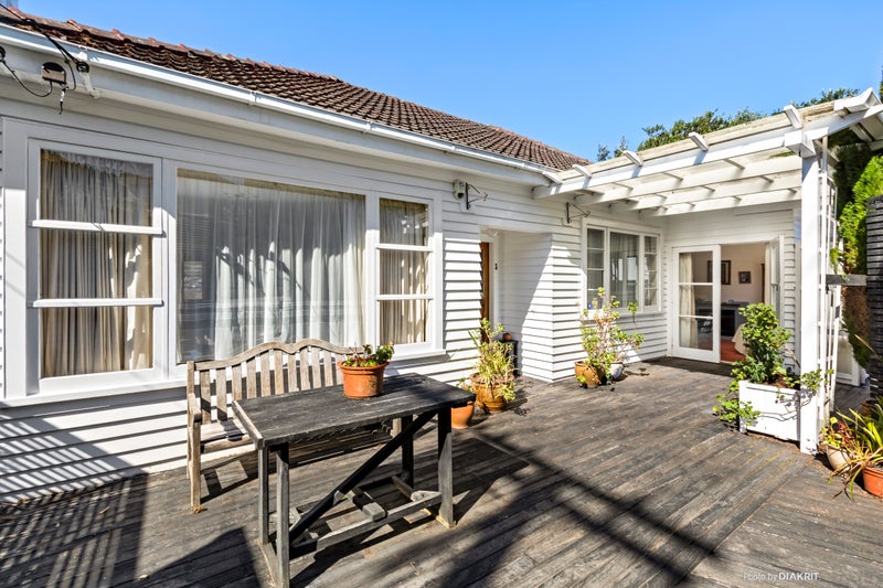 3 Tainui Terrace, Tawa, Wellington - Carousel 1