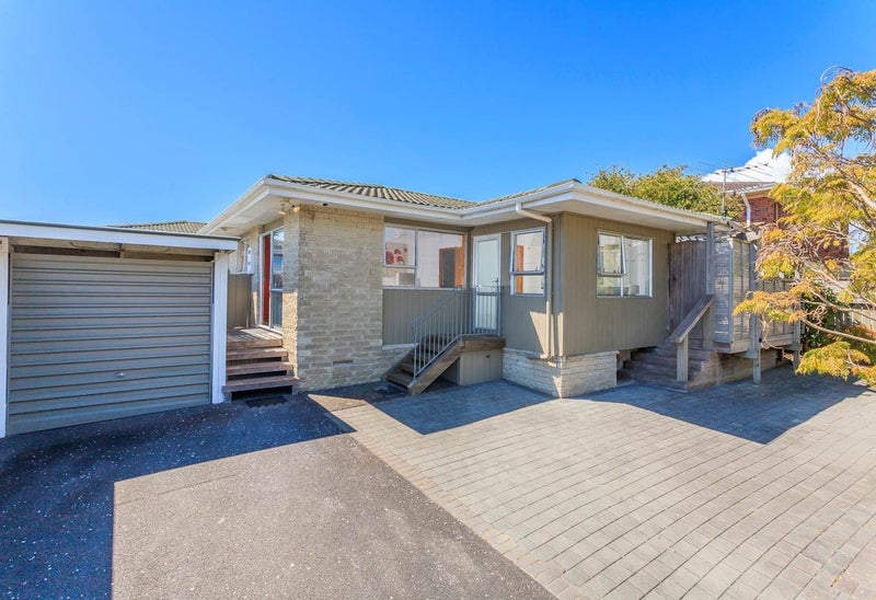 1/38 Akoranga Drive, Northcote, Auckland - Carousel 1