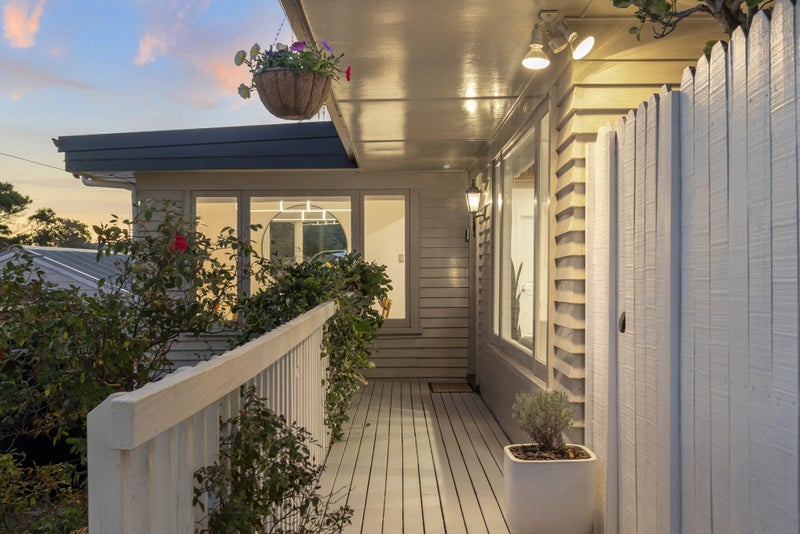 1 Felstead Street, Birkenhead, Auckland - Carousel 1