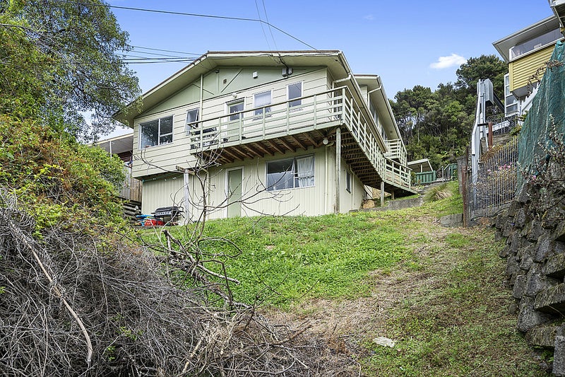 15B Gribble Grove, Stokes Valley, Lower Hutt - Carousel 1