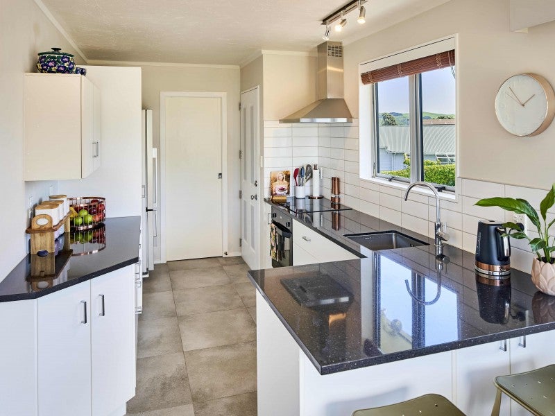 25 Clipper Street, Titahi Bay, Porirua - Carousel 2