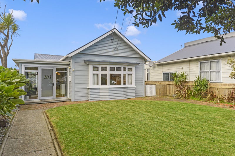 203 Onepu Road, Lyall Bay, Wellington - Carousel 1