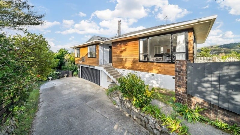 43 Discovery Drive, Whitby, Porirua - Carousel 1