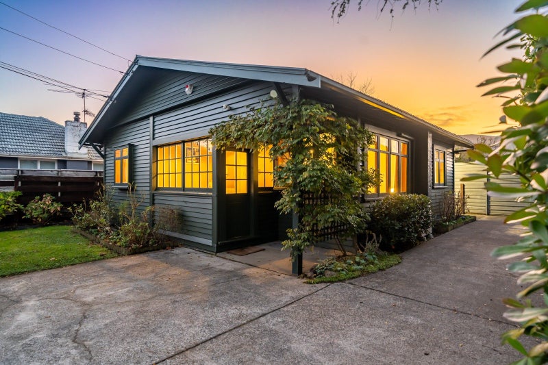 53 Palmer Crescent, Silverstream, Upper Hutt - Carousel 1