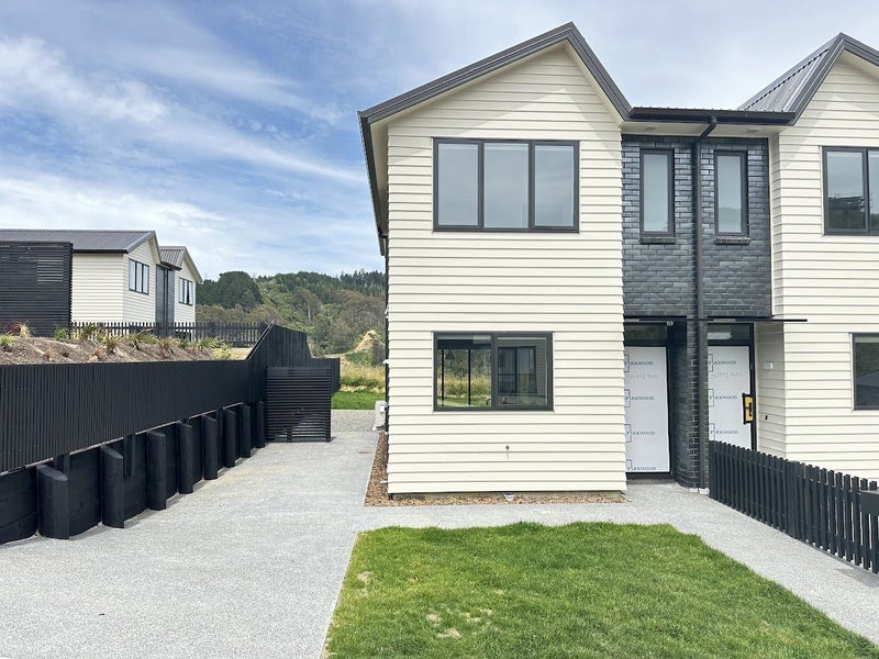 32 Bee Lane, Whitby, Porirua - Carousel 1