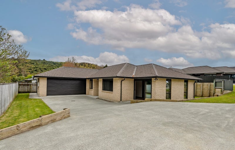 26 Sunstone Crescent, Brown Owl, Upper Hutt - Carousel 1