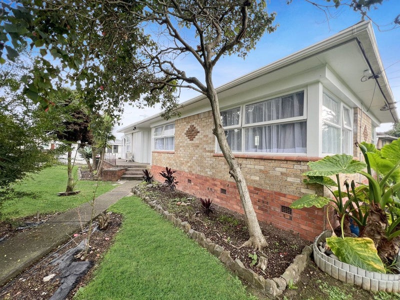 1 Lynn Place, Otara, Auckland - Carousel 1