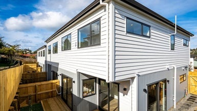 64C Girrahween Drive, Totara Vale, Auckland - Carousel 1