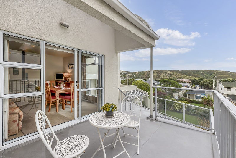 32 Paremata Crescent, Paremata, Porirua - Carousel 1