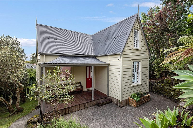 4 Kukupa Road, Sunnyvale, Auckland - Carousel 1