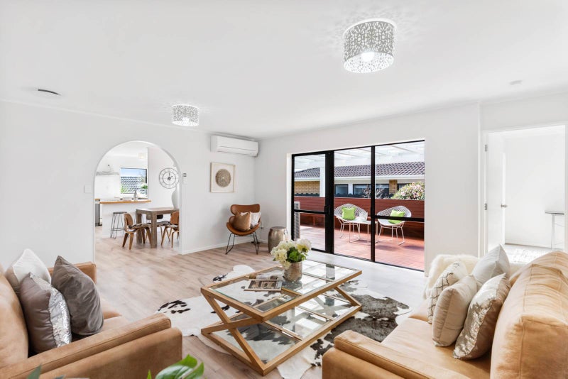 1/32 Simmental Crescent, Somerville, Manukau - Carousel 2