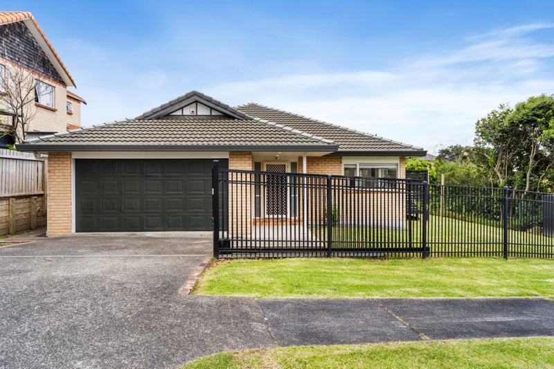 3/4 Lucienne Drive, Ranui, Auckland - Carousel 1