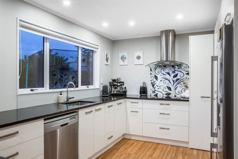 47 Shackle Lane, Whitby, Porirua - Carousel 2