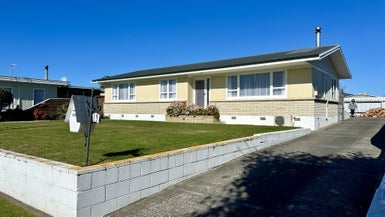 19 Lyttelton Crescent, Tamatea, Napier - Carousel 1
