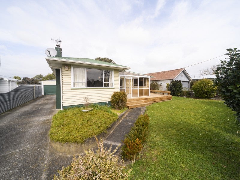 4 Slacks Road, Awapuni, Palmerston North - Carousel 1