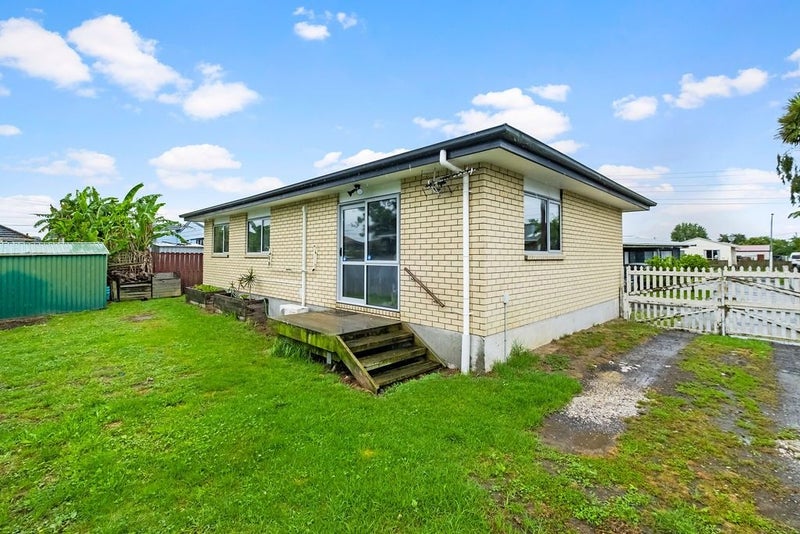 2/1 Clarice Place, Takanini, Auckland - Carousel 17