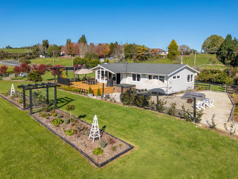 12 Taumata Road, Pyes Pa, Tauranga - Carousel 1