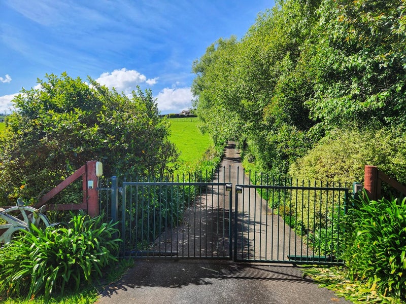 251 Brookby Road, Manurewa - Carousel 1