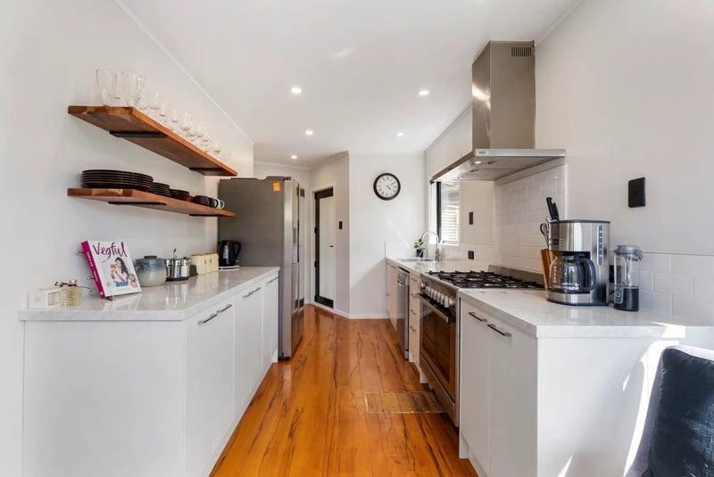 19 Japonica Drive, Beach Haven, Auckland - Carousel 2